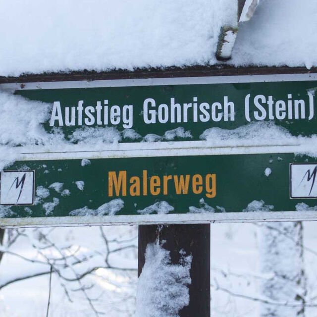 Winterimpressionen in Gohrisch - Wanderwegweiser am Gohrisch